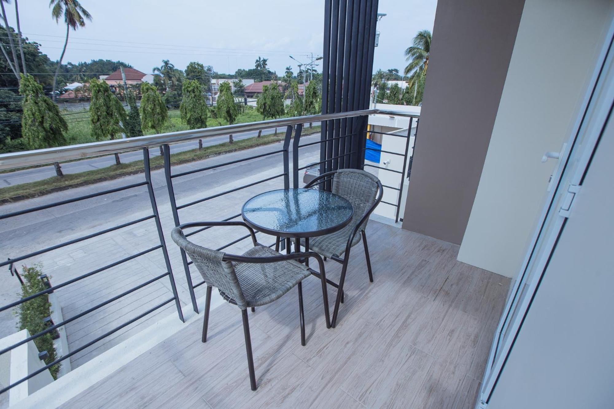 Rovira Suites Dumaguete City Buitenkant foto